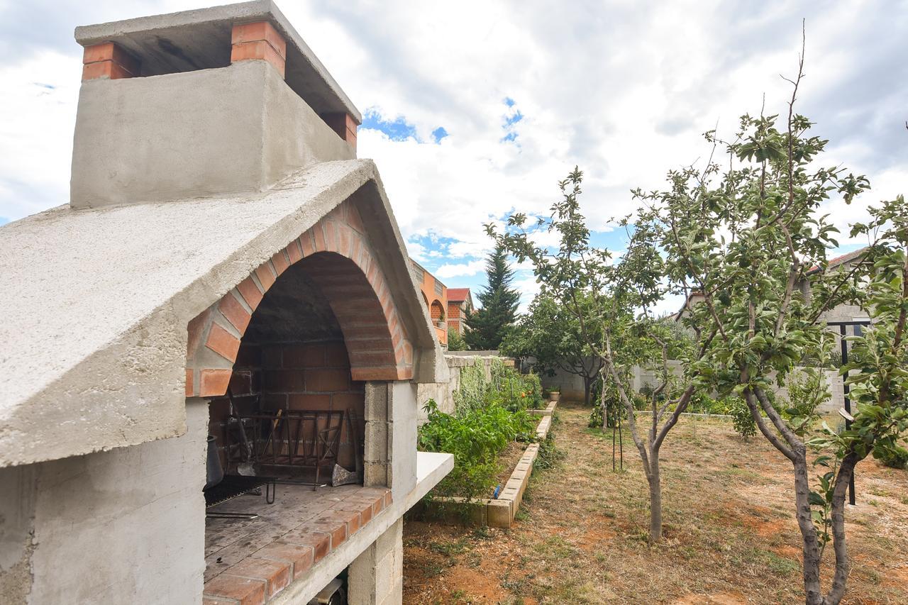 Apartment Larisa Gornji Karin Dış mekan fotoğraf
