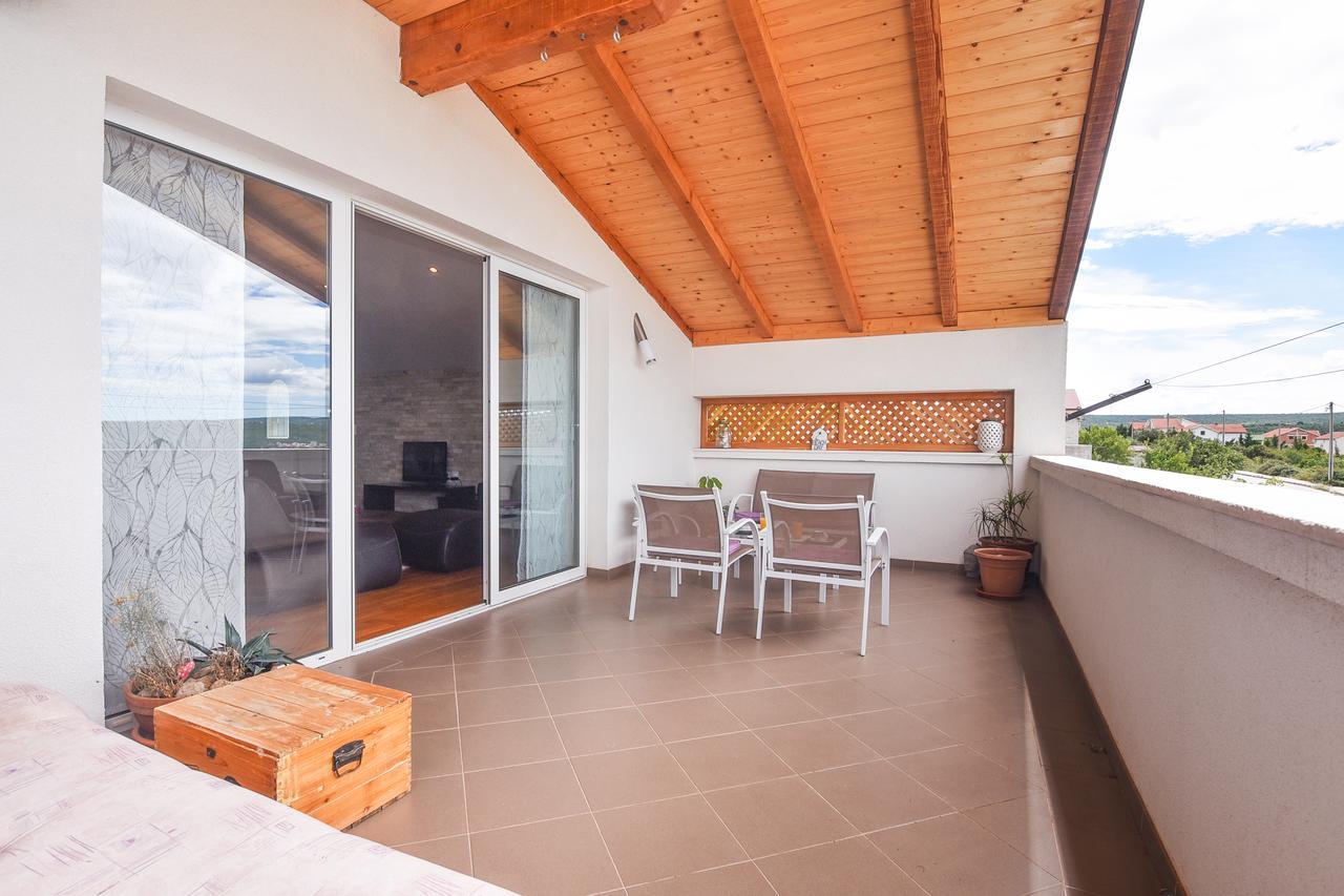 Apartment Larisa Gornji Karin Dış mekan fotoğraf